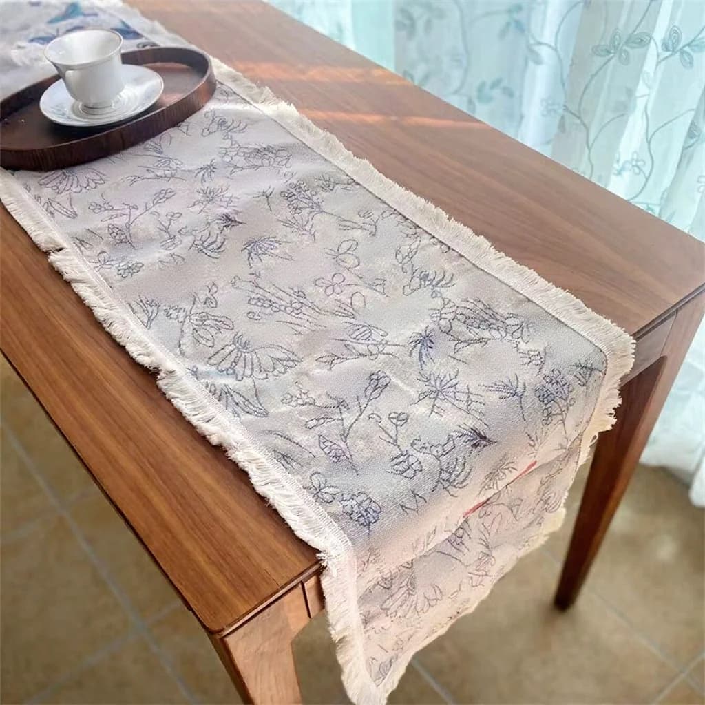 רץ שולחן כותנה ופשתן בסגנון כפרי אמריקאי עם דוגמת פרחים וגדילים